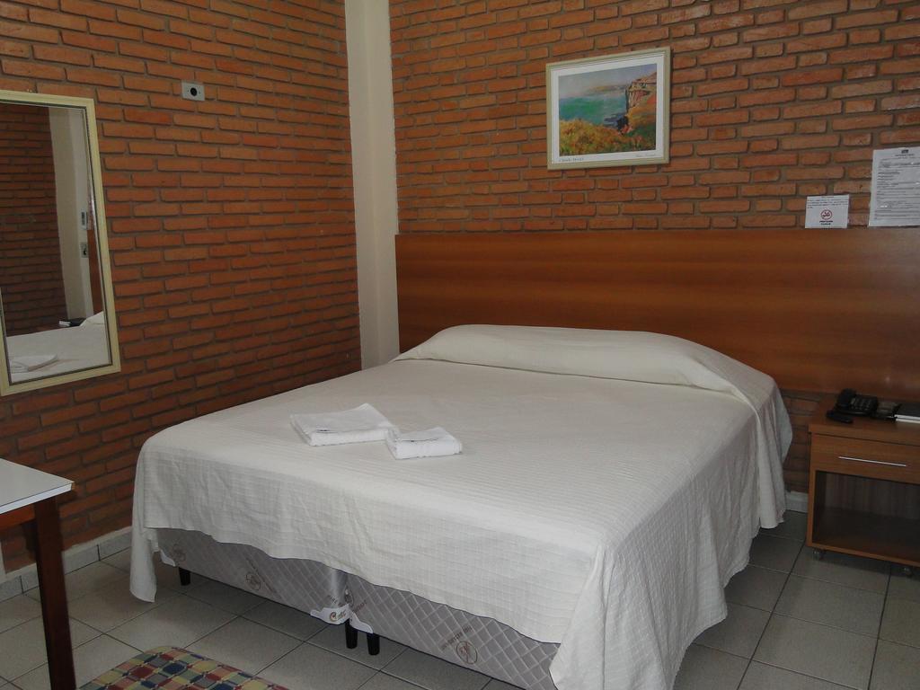 Hotel Pousada Vale Do Sol Em Pompéia 客房 照片